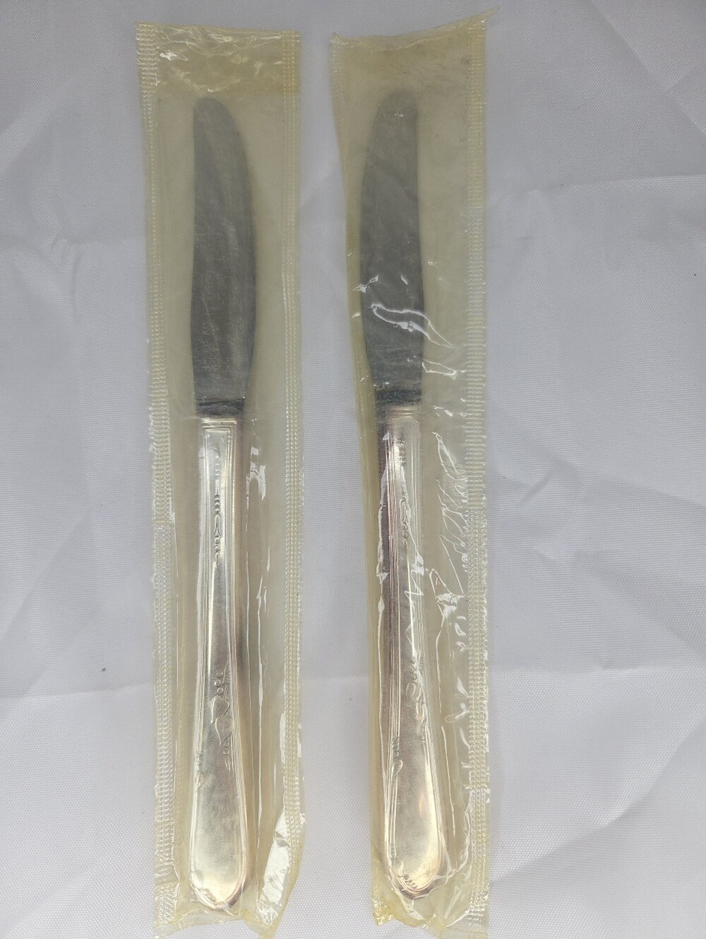 NOS 2 Wm A Rogers A1 Plus Oneida LTD Silver Plate Butter Table Knives Knife